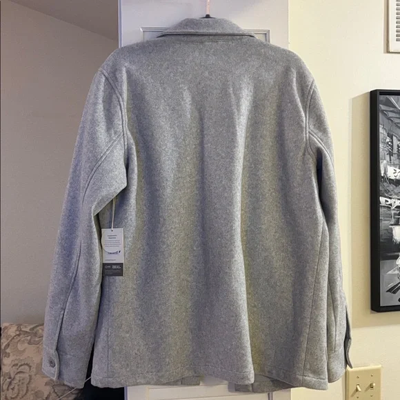 Vuori Brecken Shirt Jacket, new with tags - Picture 3 of 4